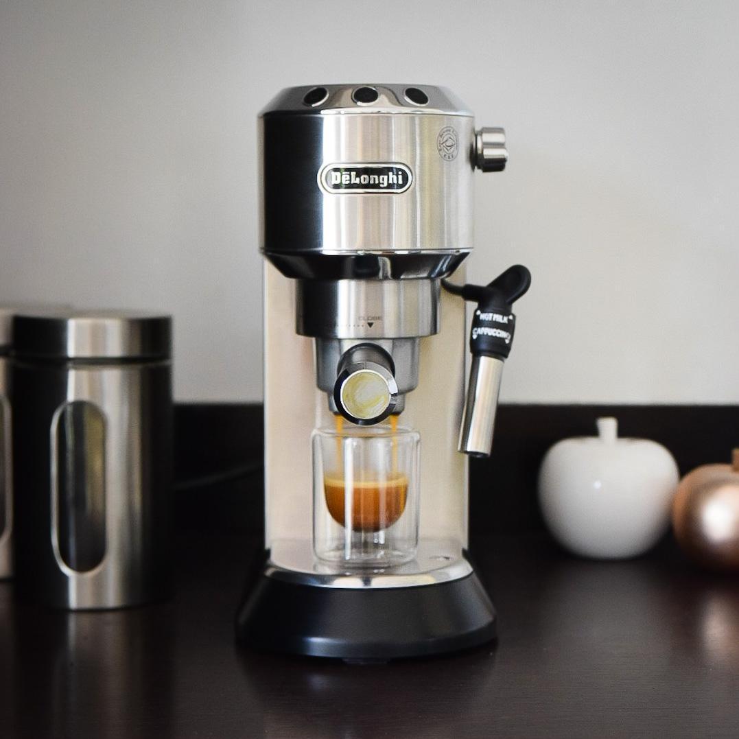 Machine à café avec percolateur pour café moulu
